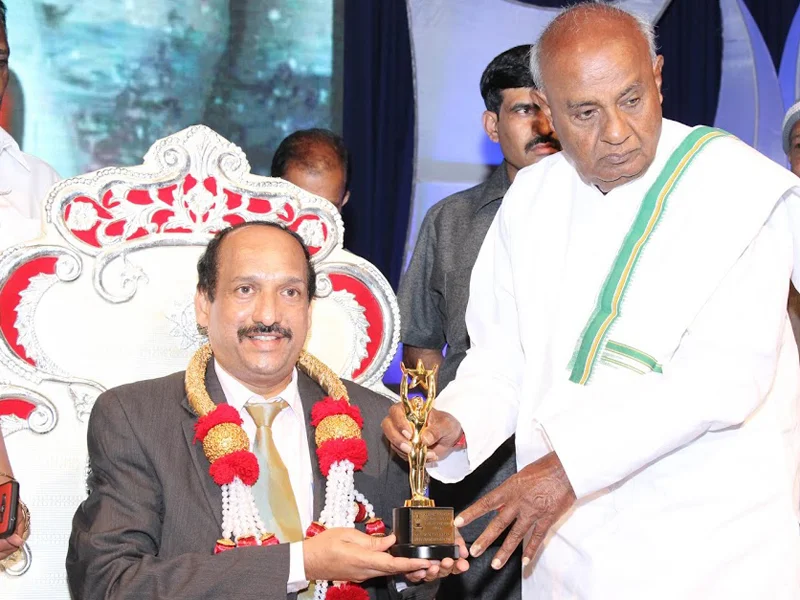 Dr.V.G.Mohan Prasad receiving Star of India Award